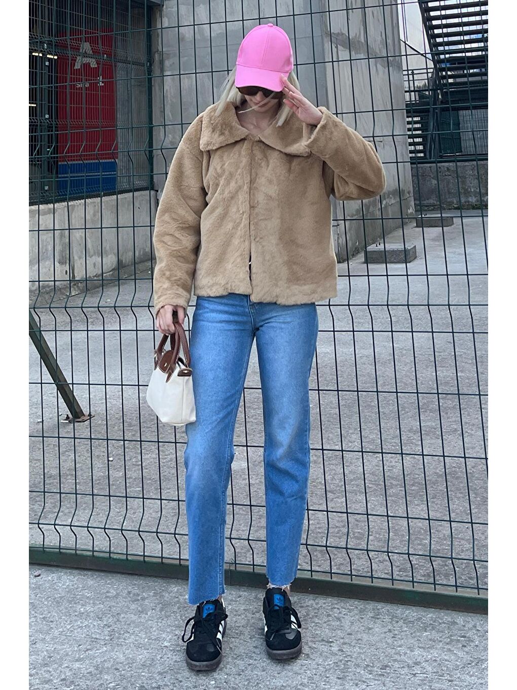 Bej Vizon Yakalı Yumuşak Dokulu Astarlı Kadın Pelüş Kürk Mg2178-2