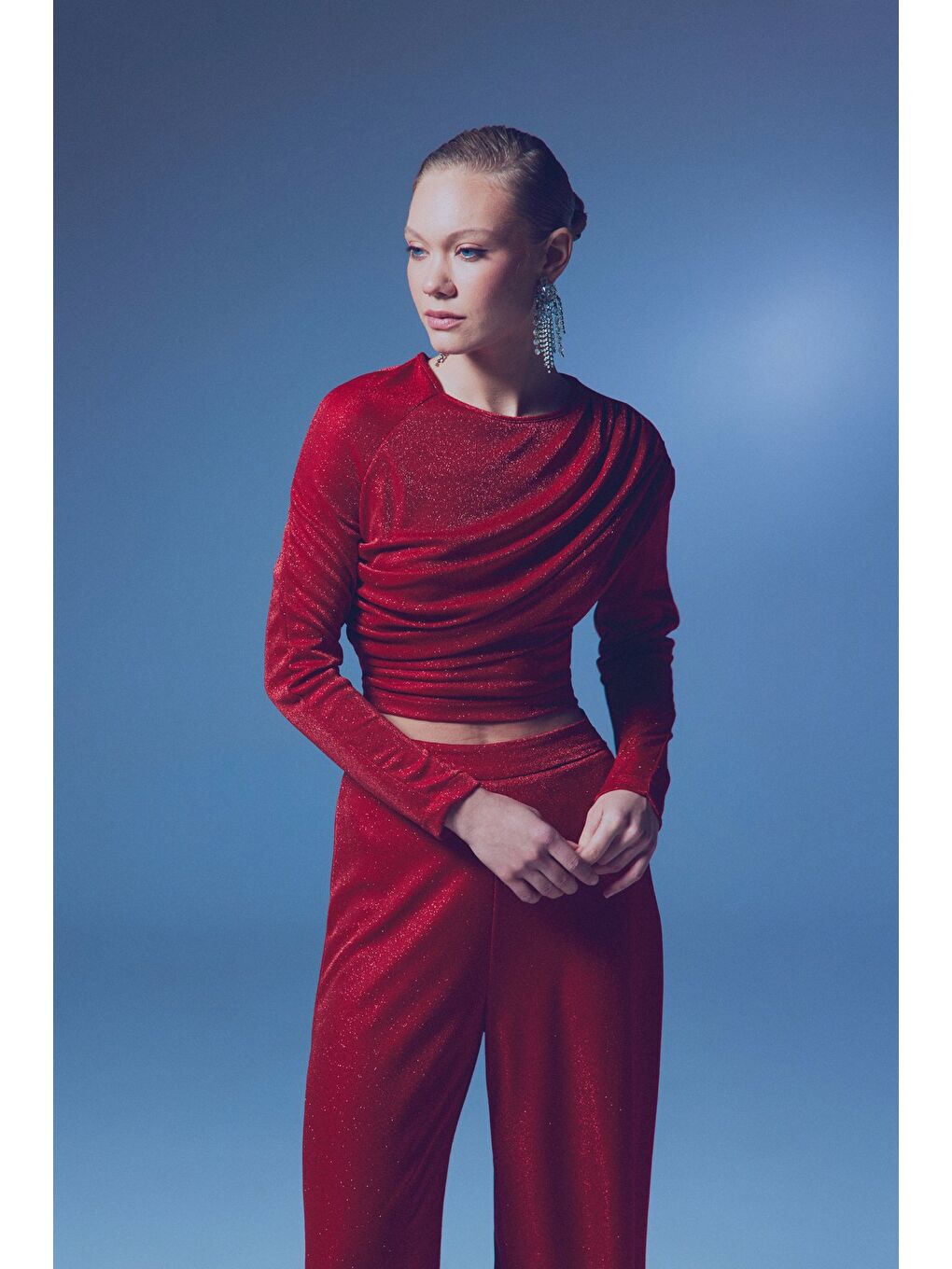 Büzgü Detaylı Simli Bluz - Kırmızı-5