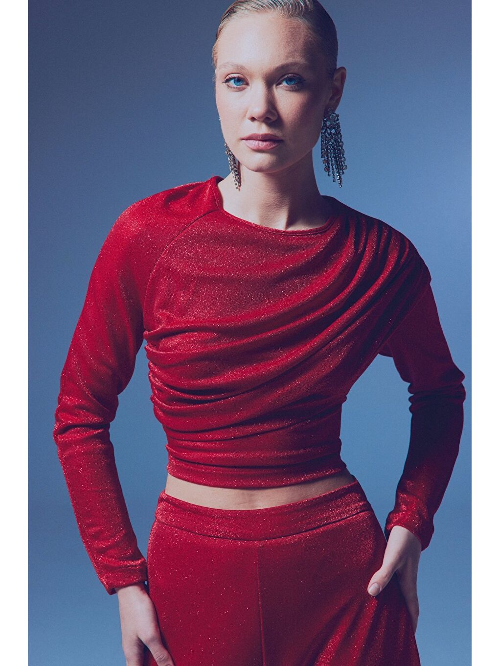 Büzgü Detaylı Simli Bluz - Kırmızı-6