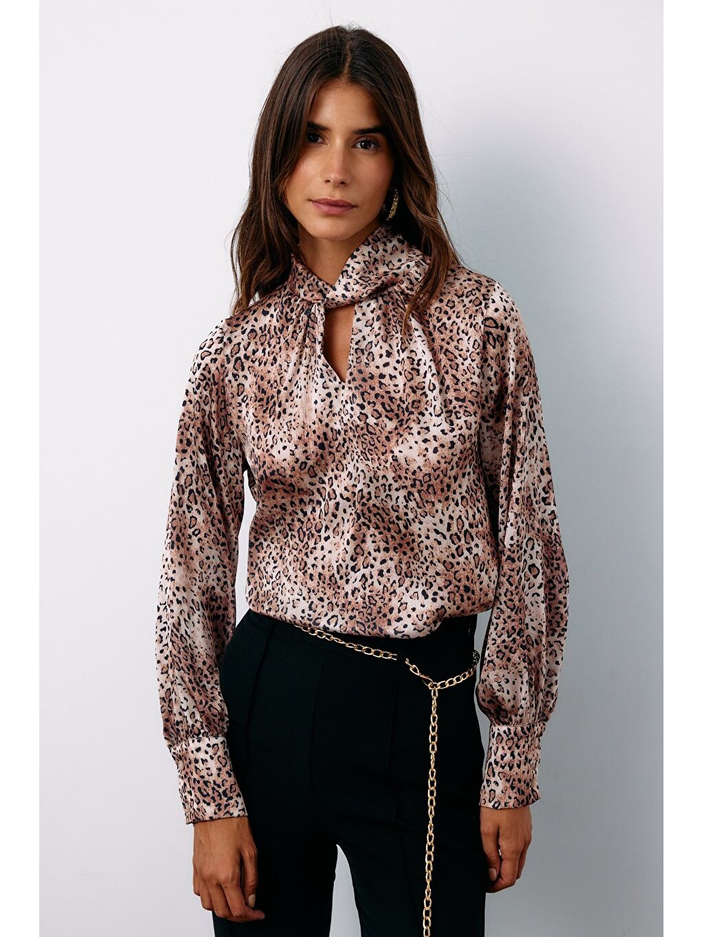 Detaylı Yaka Leopar Desenli Bluz - Bej-2
