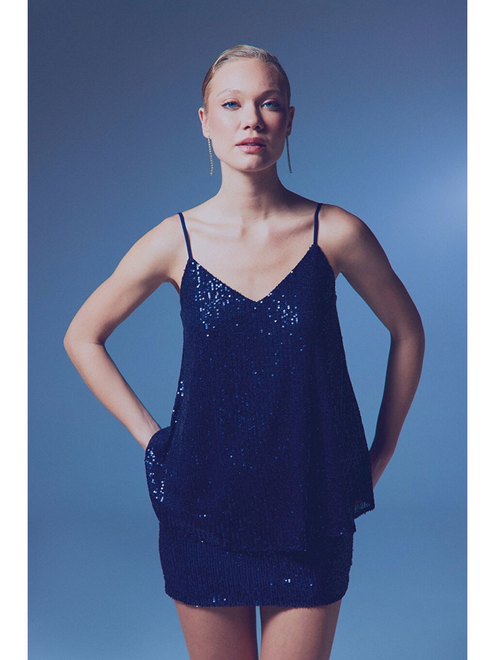 Payet Detaylı Askılı Bluz - Lacivert-1