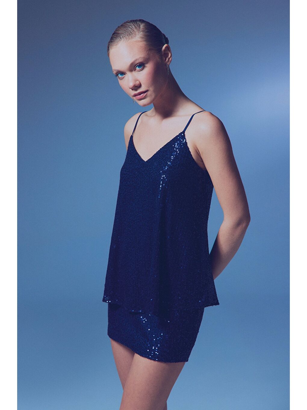 Payet Detaylı Askılı Bluz - Lacivert-2