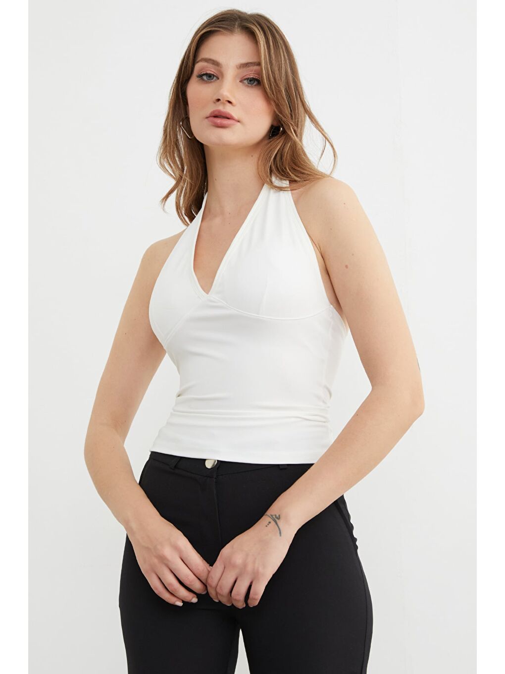 Beyaz Boyundan Geçmeli Kaplı Bluz-2