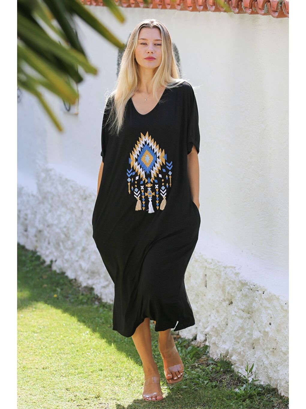 Siyah Yuvarlak Yaka Kısa Kol Cepli Nakışlı Örme Casual Elbise-3