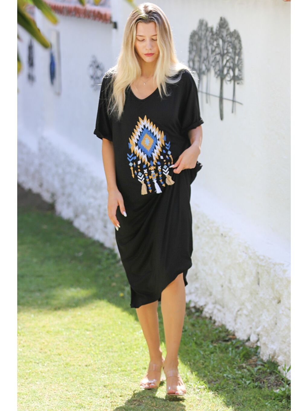 Siyah Yuvarlak Yaka Kısa Kol Cepli Nakışlı Örme Casual Elbise-4