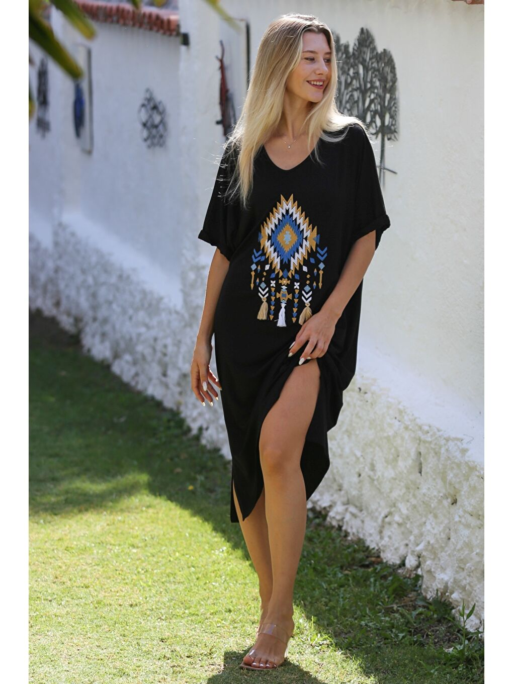 Siyah Yuvarlak Yaka Kısa Kol Cepli Nakışlı Örme Casual Elbise-5