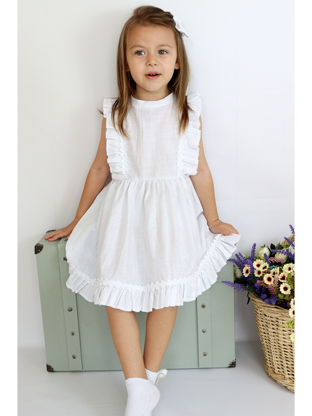 Beyaz Kız Çocuk Eloise Keten Kolsuz Fırfırlı Dantel Detaylı Elbise Toka Takım-2