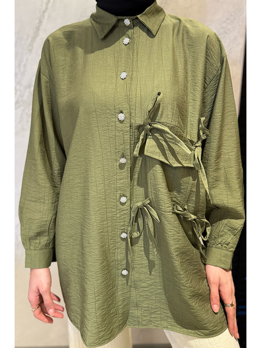 Haki Yan Bağlamalı Taş Detaylı Tesettür Gömlek-5