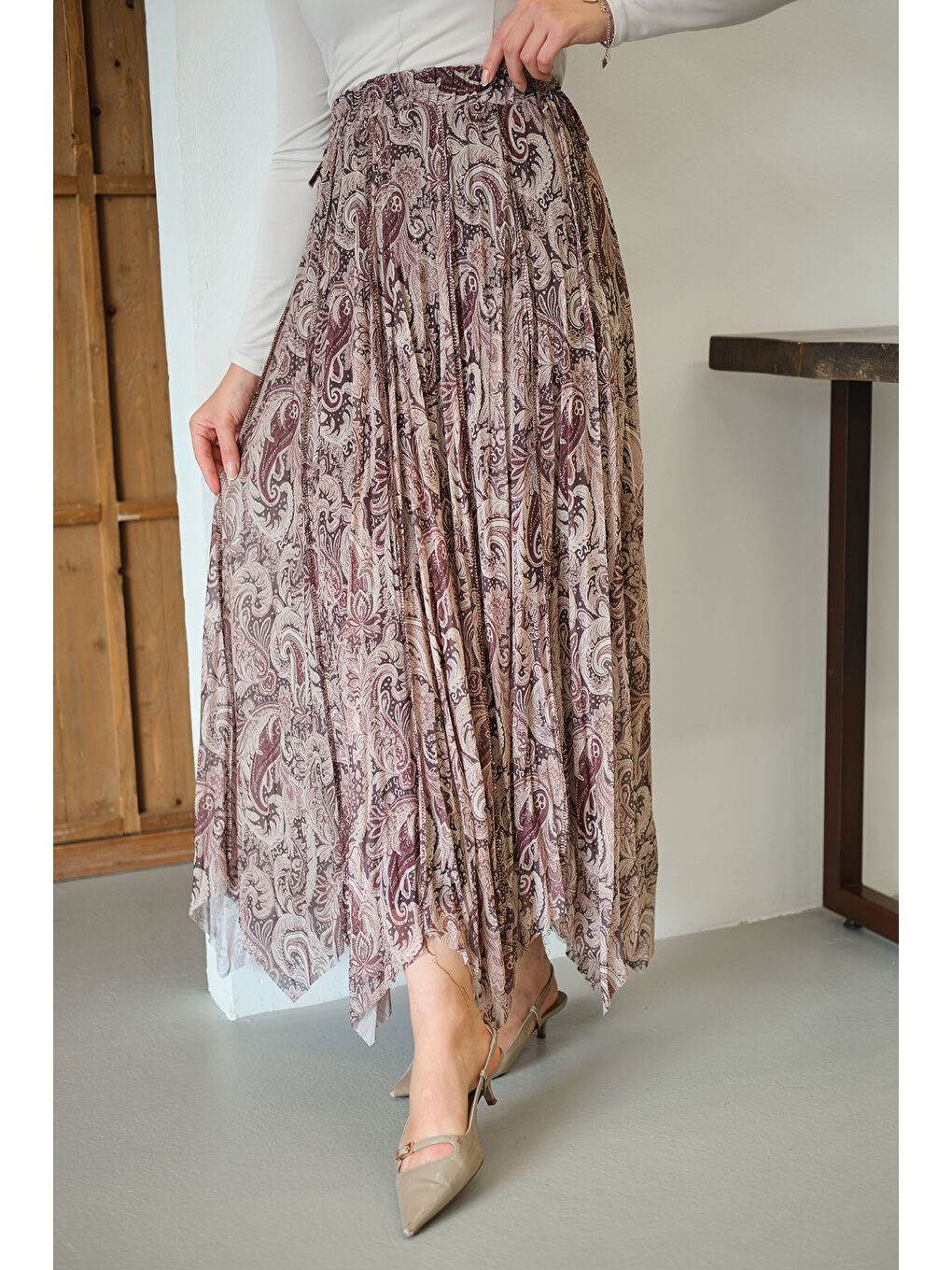 Kadın Asimetrik Kesim Etnik Desenli Şifon Etek Kahverengi-3