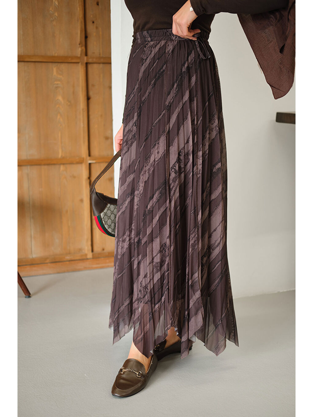 Kadın Kalın Fırça Desen Asimetrik Kesim Şifon Etek Kahverengi-2