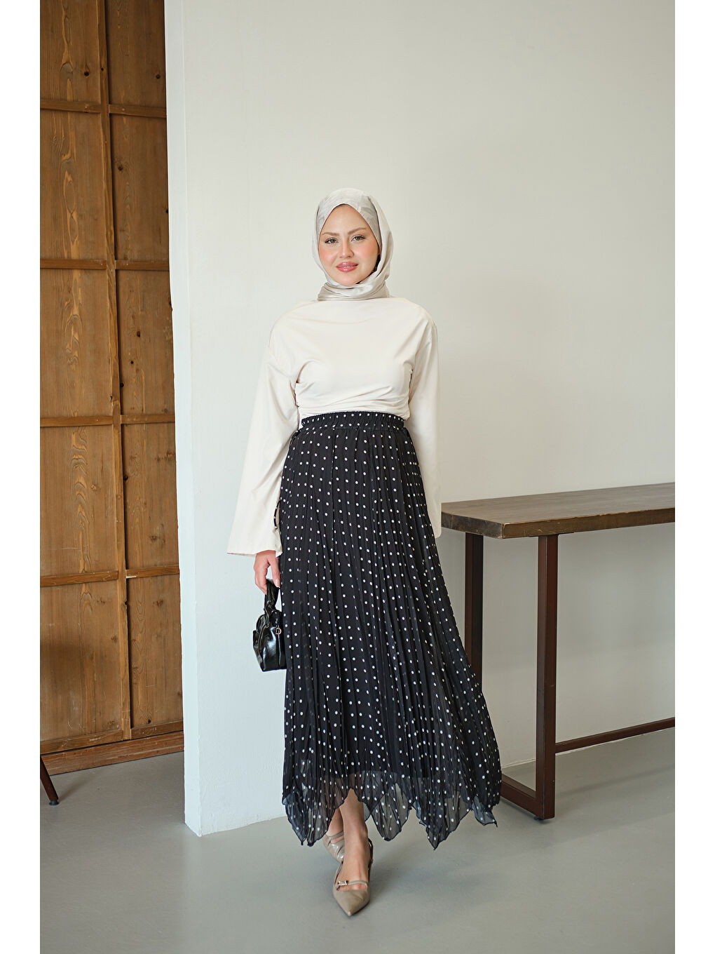 Kadın Puantiye Detay Yan Bağcık Şifon Etek Siyah