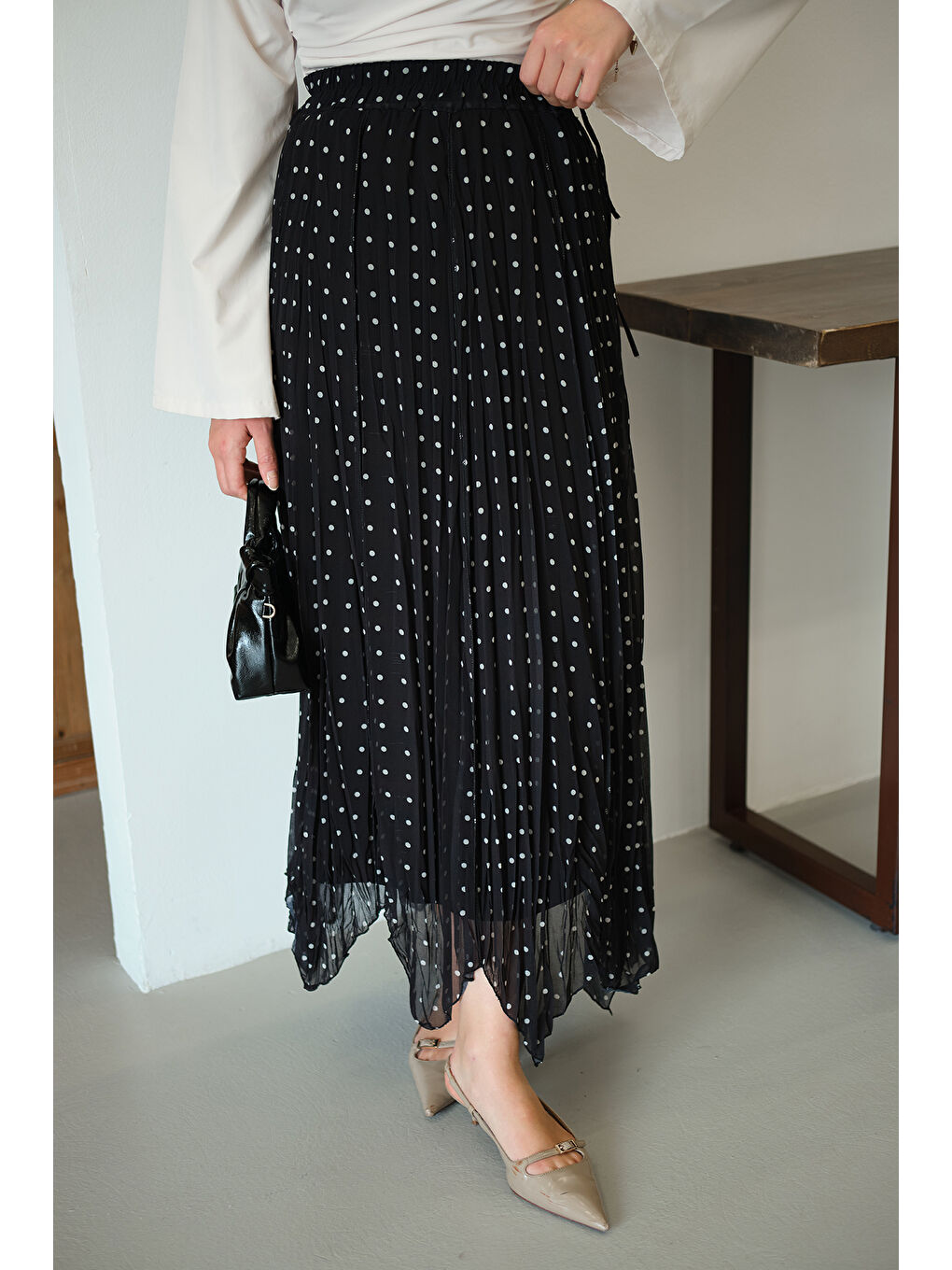 Kadın Puantiye Detay Yan Bağcık Şifon Etek Siyah-1