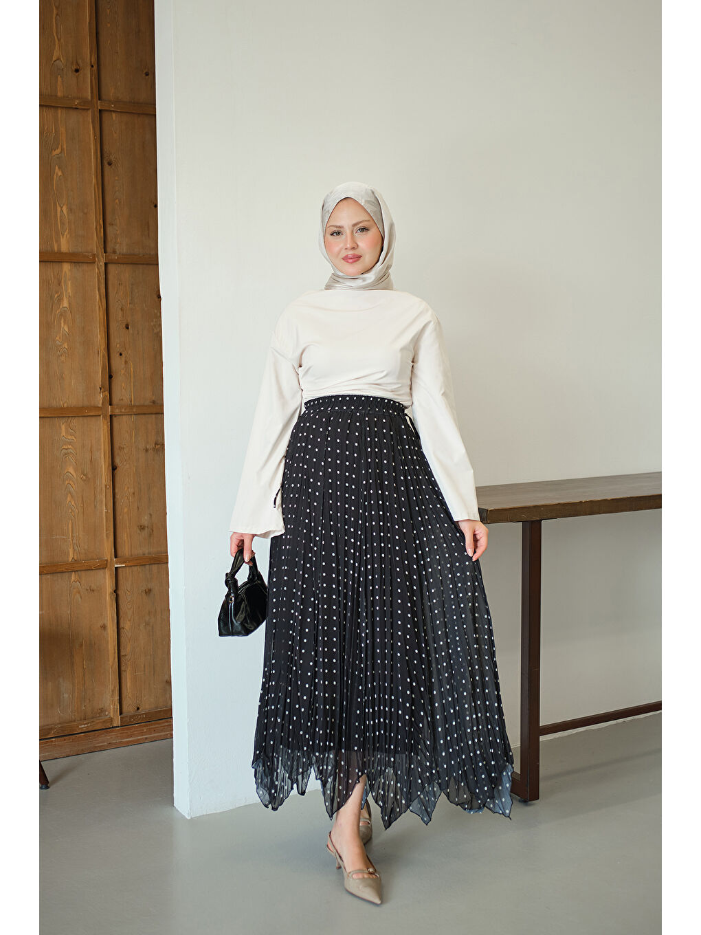 Kadın Puantiye Detay Yan Bağcık Şifon Etek Siyah-2