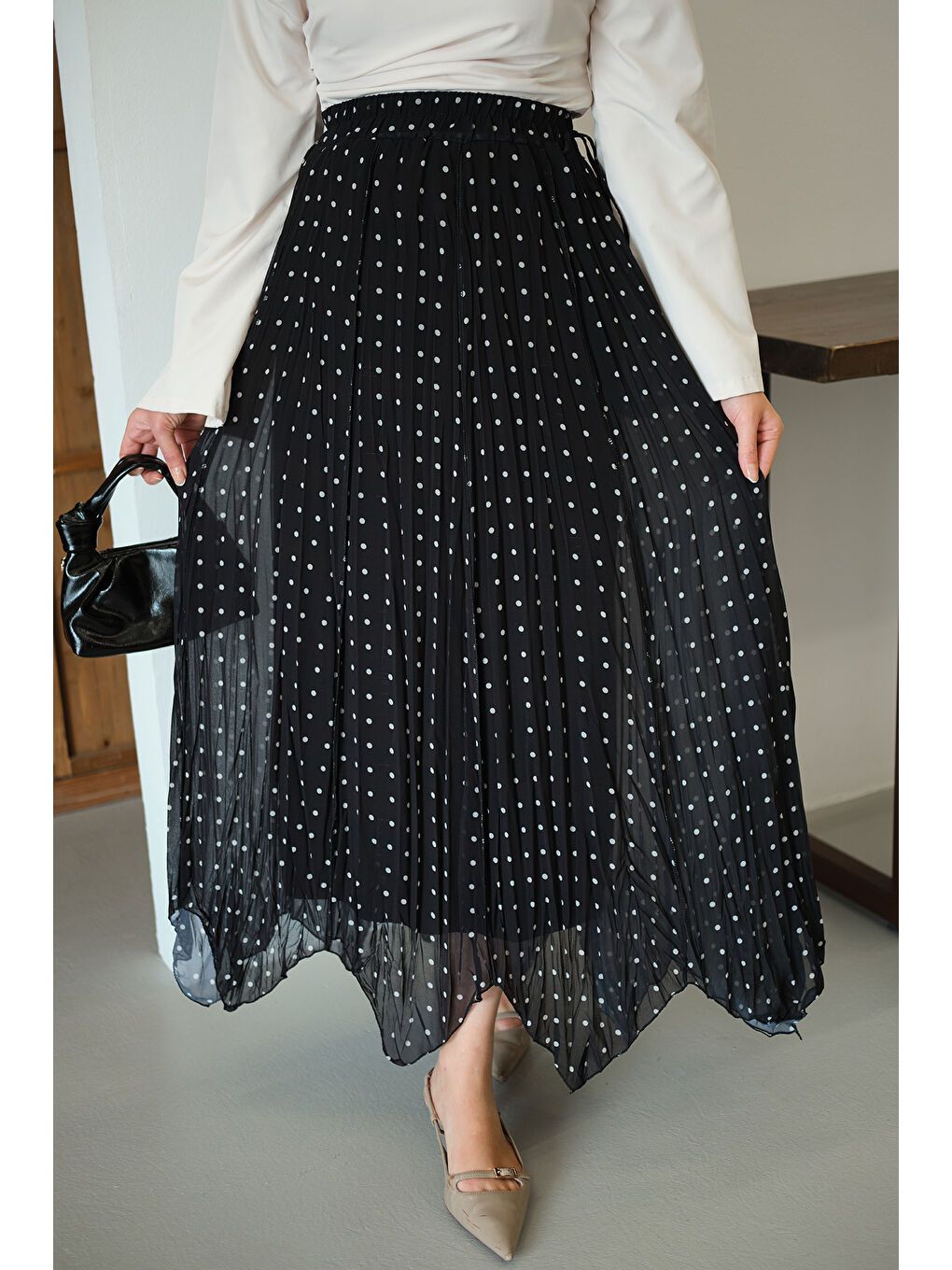 Kadın Puantiye Detay Yan Bağcık Şifon Etek Siyah-3