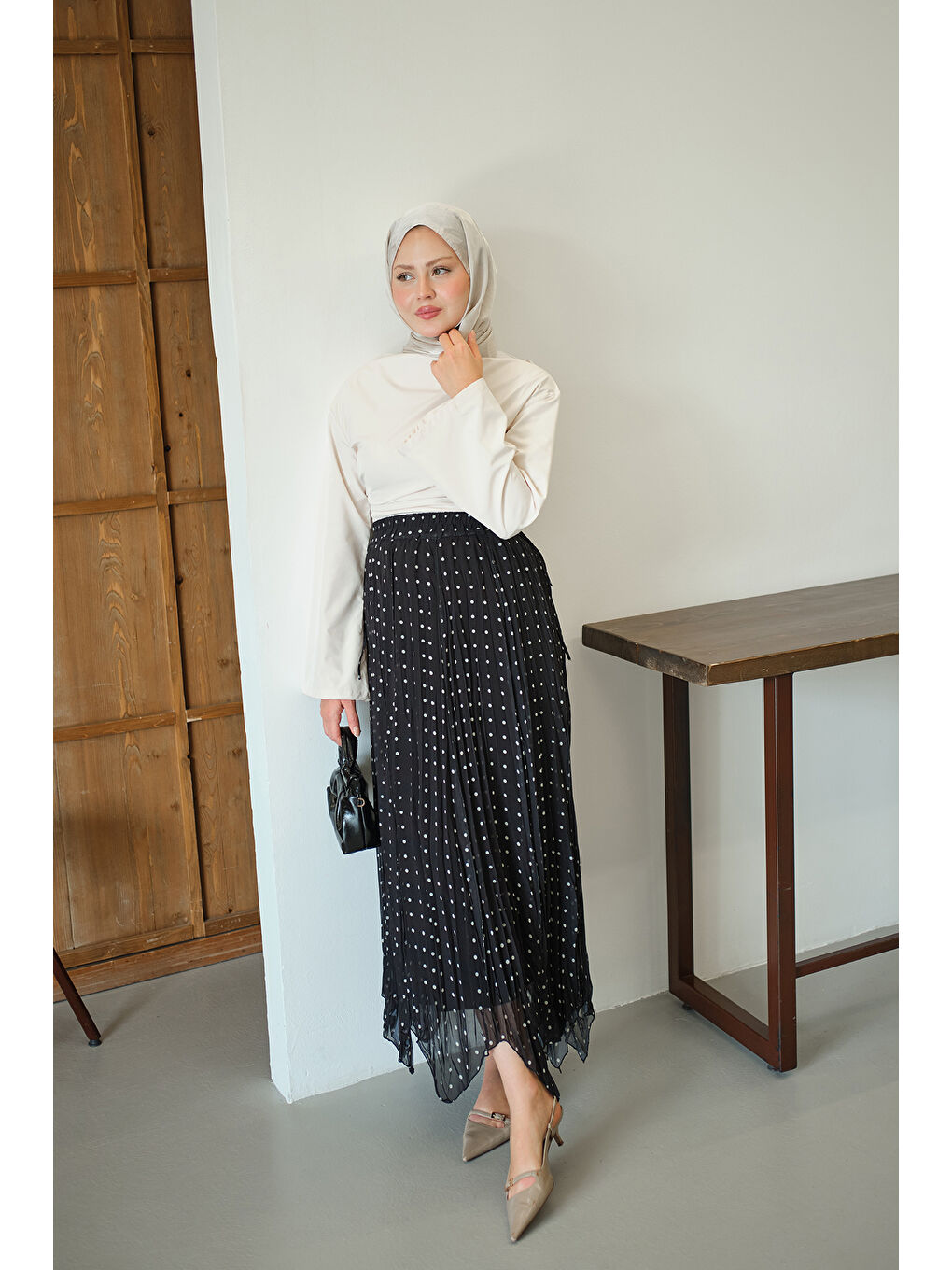 Kadın Puantiye Detay Yan Bağcık Şifon Etek Siyah-4