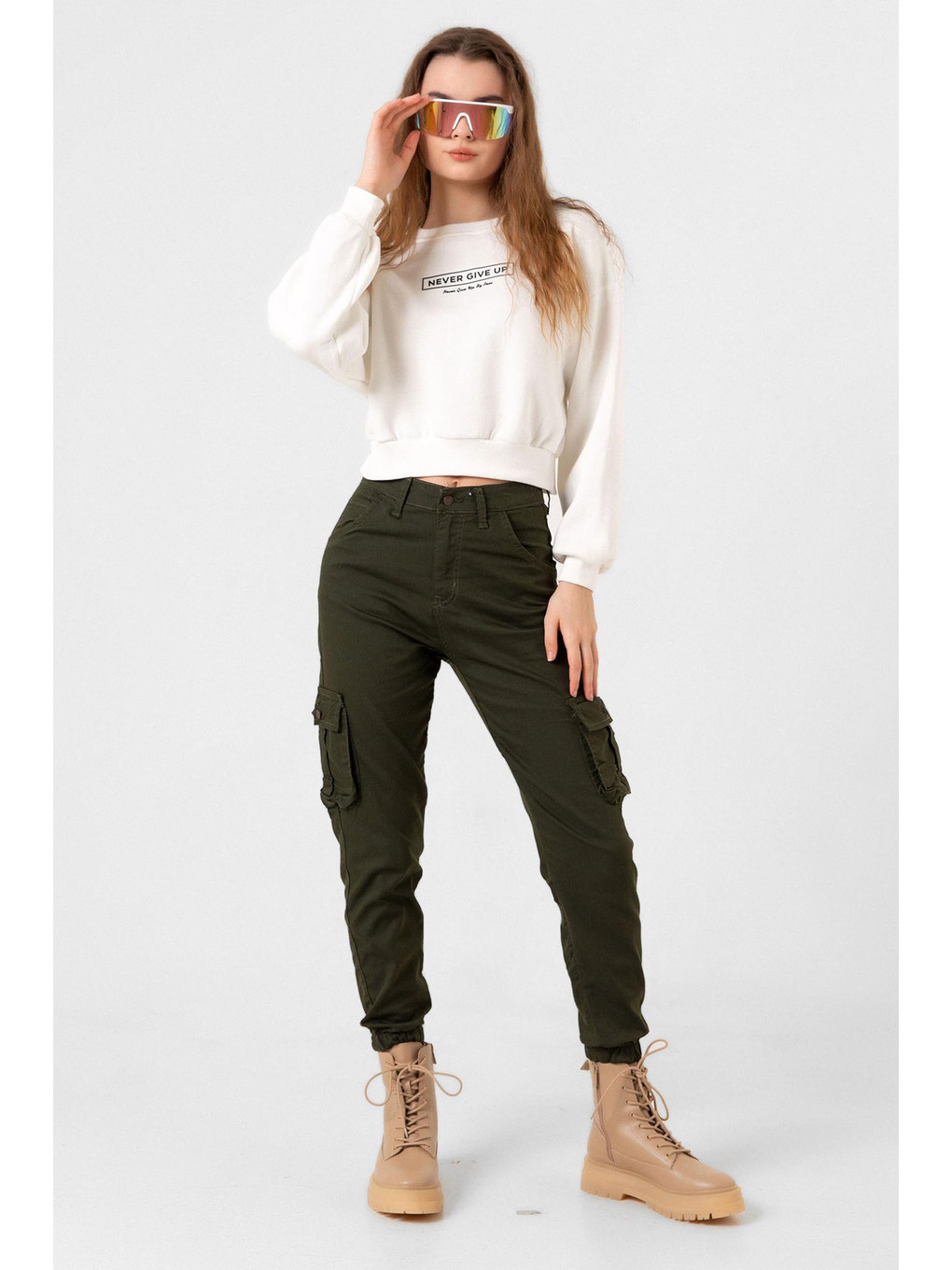 Haki Jogger Rahat Kalıp Paça Lastikli Kargo Cepli Gabardin Kadın Pantolon-1