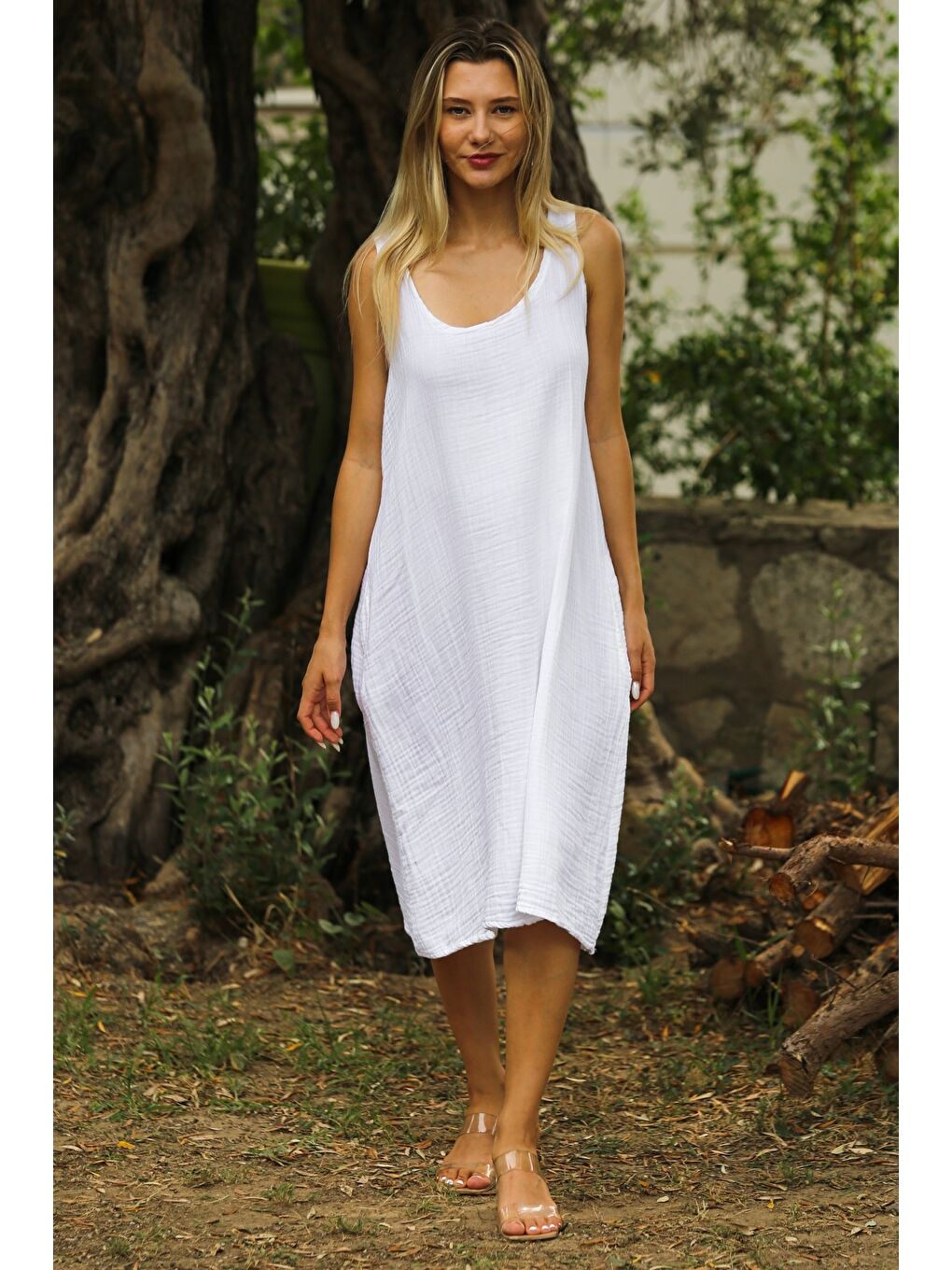 Beyaz Atlet Yaka Kolsuz Yıkamalı Dokuma Casual Müslin Elbise