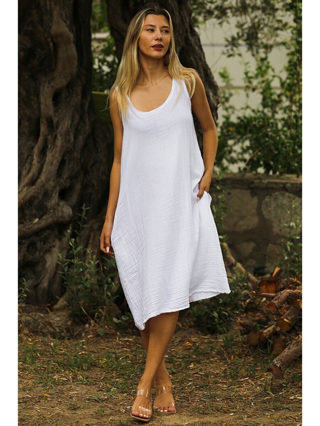 Beyaz Atlet Yaka Kolsuz Yıkamalı Dokuma Casual Müslin Elbise-2