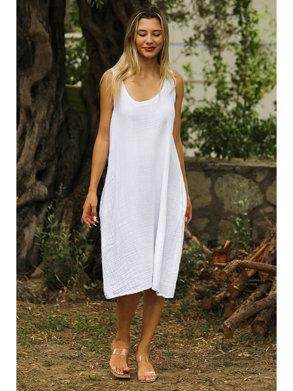 Beyaz Atlet Yaka Kolsuz Yıkamalı Dokuma Casual Müslin Elbise-3