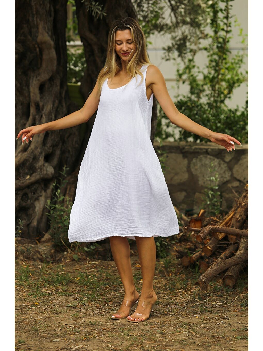 Beyaz Atlet Yaka Kolsuz Yıkamalı Dokuma Casual Müslin Elbise-4