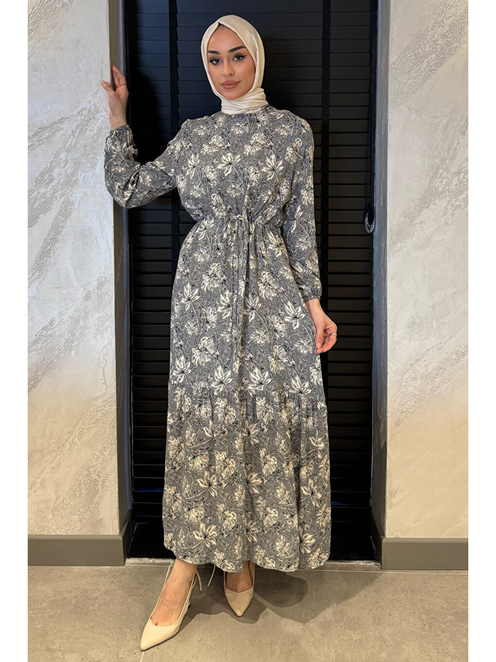 Bej Çiçek Desenli Bel Bağlamalı Tesettür Viskon Elbise