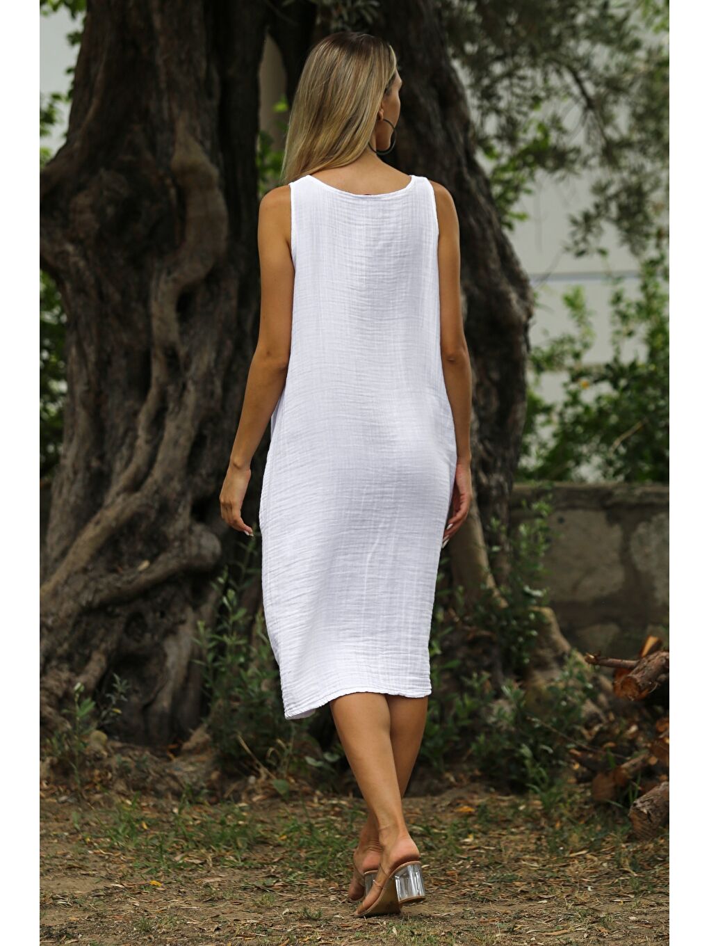 Beyaz Atlet Yaka Kolsuz Yıkamalı Dokuma Casual Müslin Elbise-7