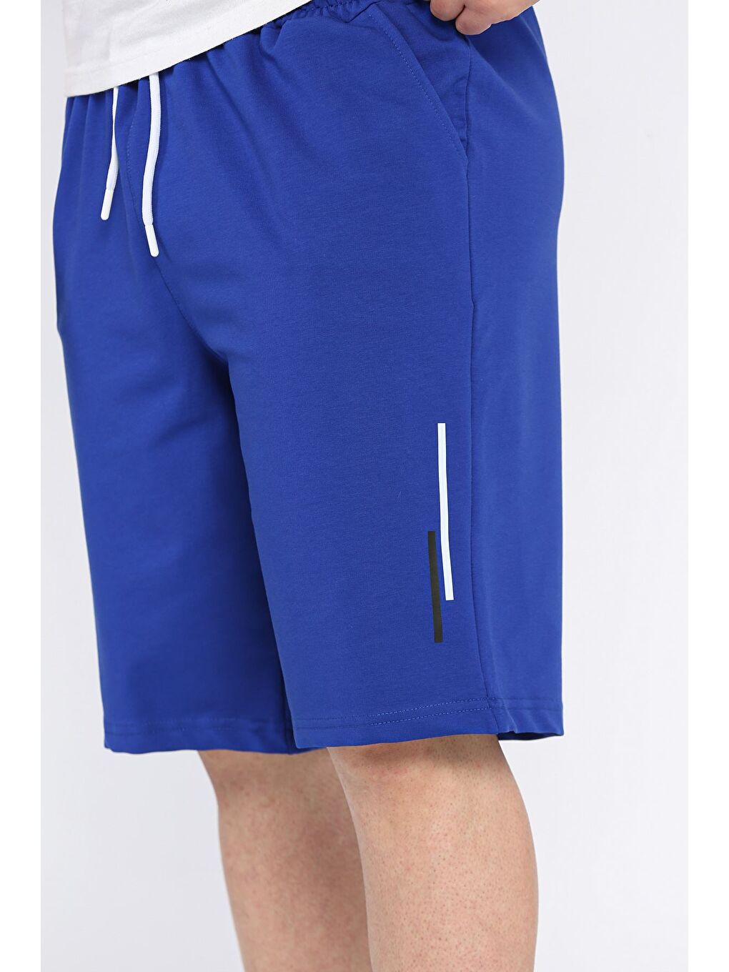 Mavi Erkek Bel Lastikli Şerit Detaylı Cepli Şort-3