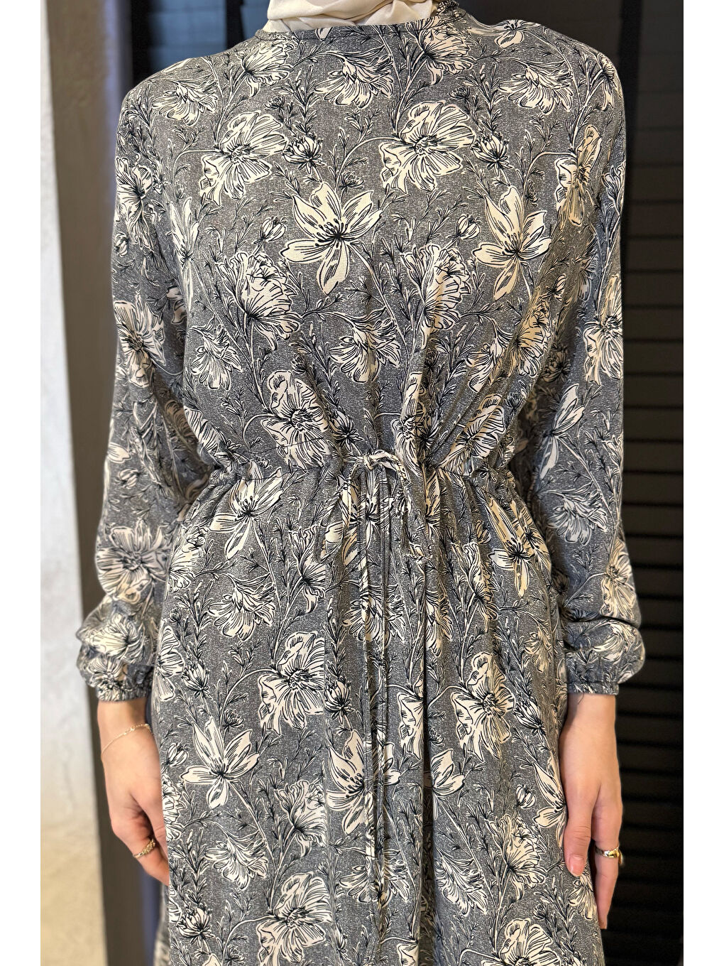 Bej Çiçek Desenli Bel Bağlamalı Tesettür Viskon Elbise-5