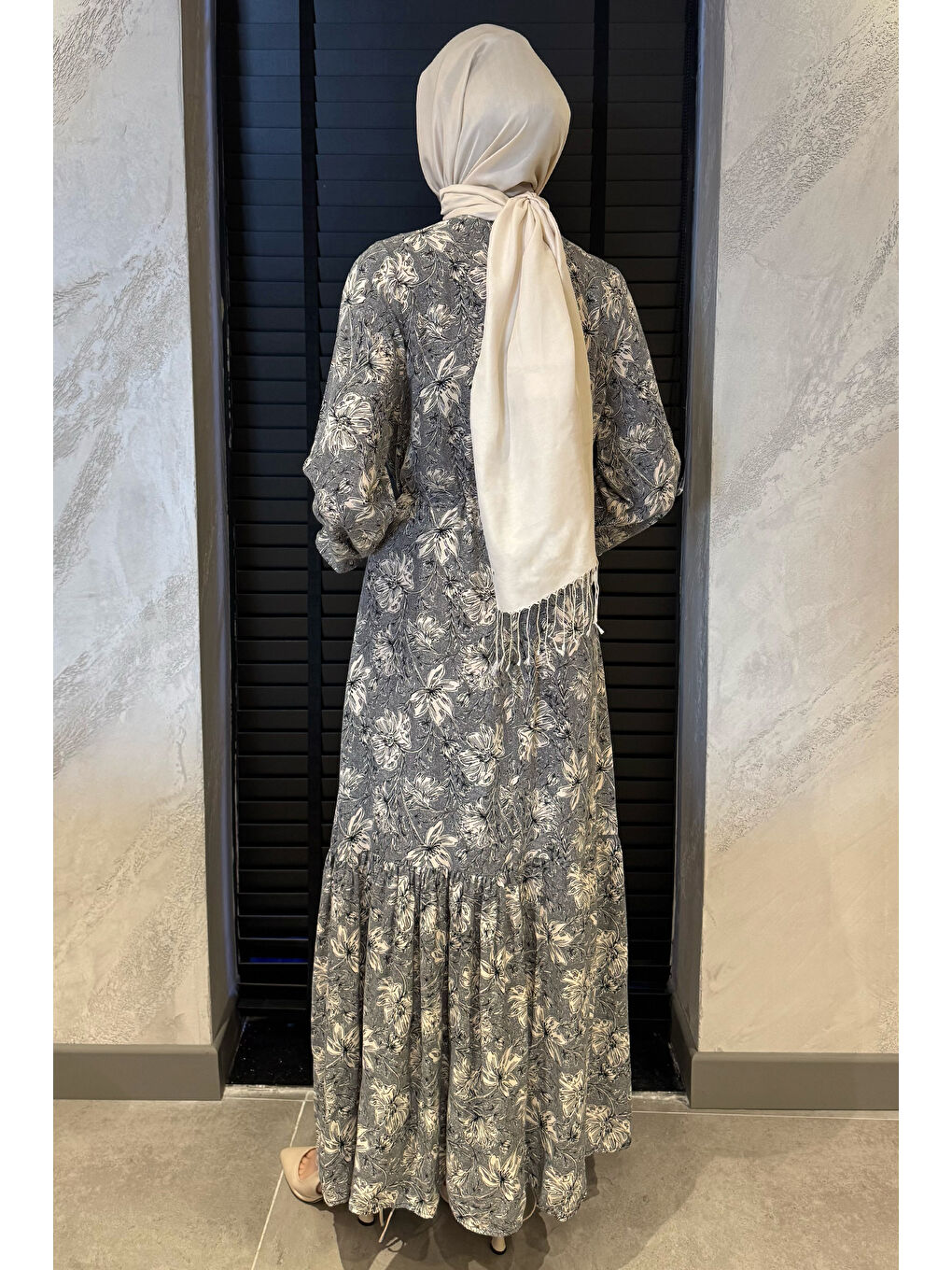 Bej Çiçek Desenli Bel Bağlamalı Tesettür Viskon Elbise-6