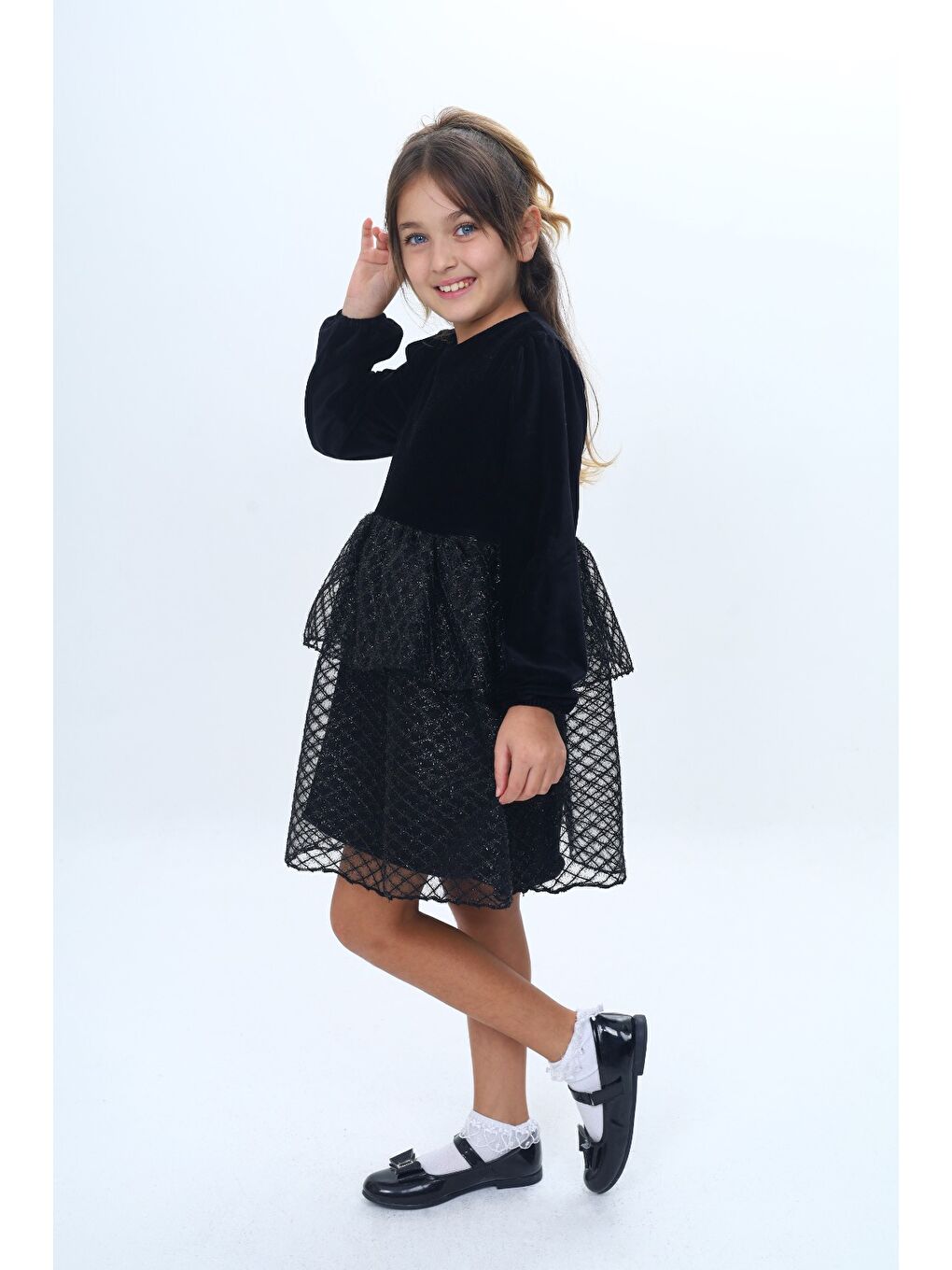 Siyah Kız Çocuk Kadife Kat Kat Fırfır Detaylı Elbise-2