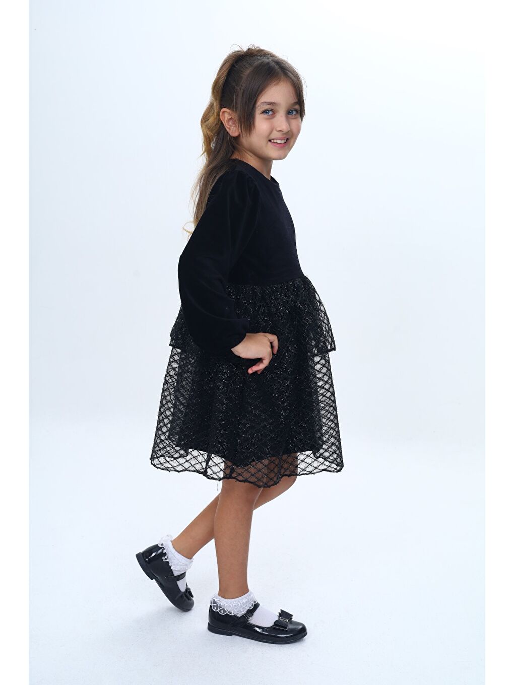 Siyah Kız Çocuk Kadife Kat Kat Fırfır Detaylı Elbise-3