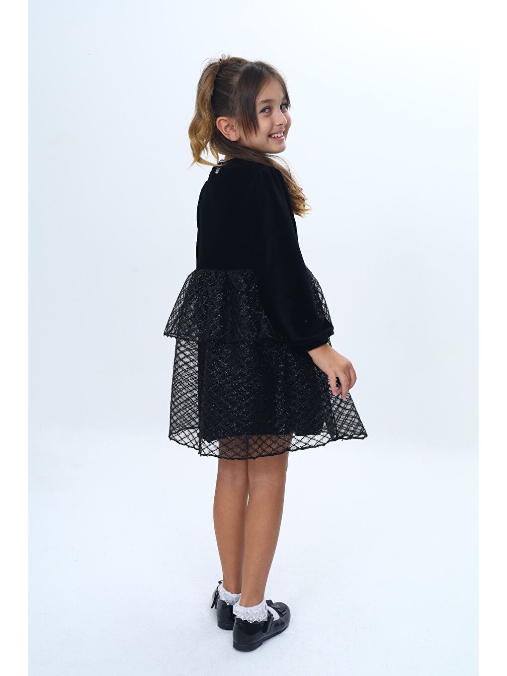 Siyah Kız Çocuk Kadife Kat Kat Fırfır Detaylı Elbise-4