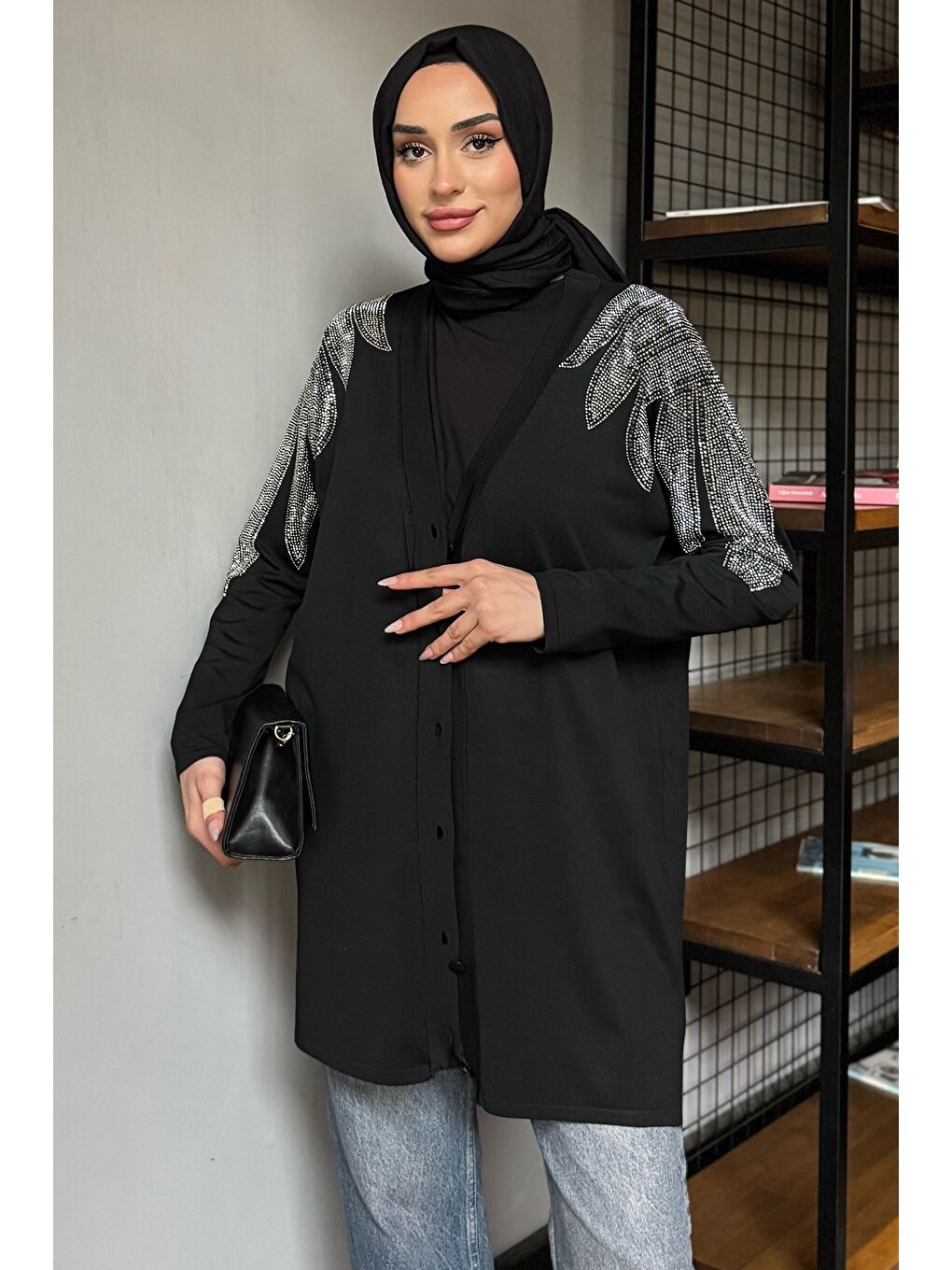 Siyah Omuz Taşlı Tesettür Triko Hırka-3