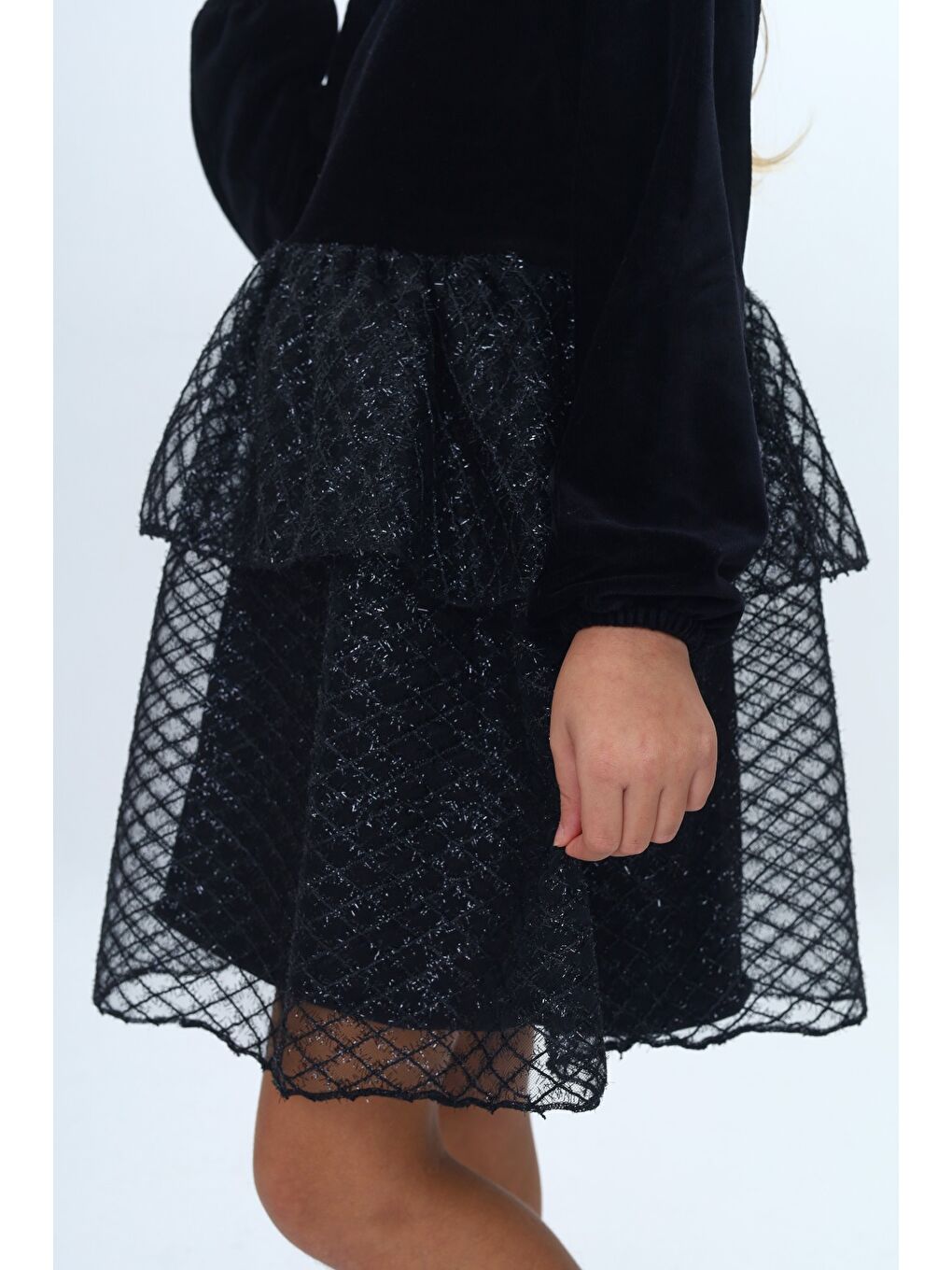 Siyah Kız Çocuk Kadife Kat Kat Fırfır Detaylı Elbise-6