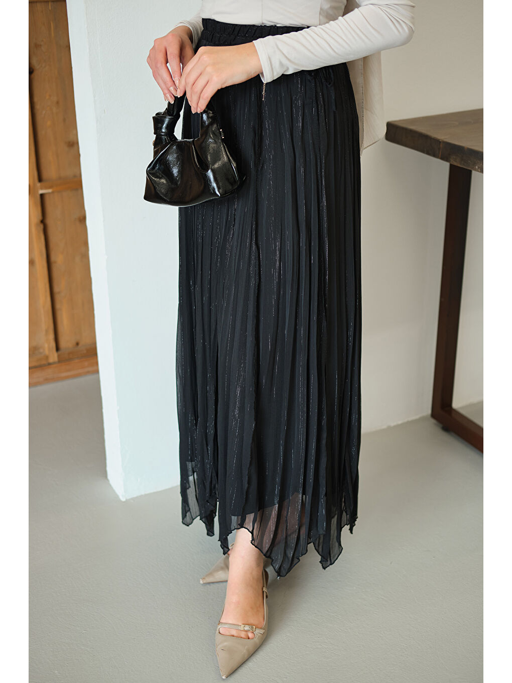 Kadın Yanları Bağcık Detay Simli Şifon Etek Siyah-2