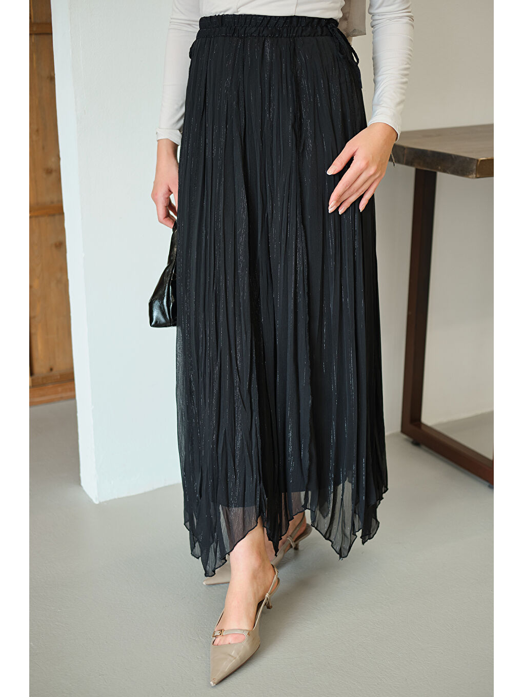 Kadın Yanları Bağcık Detay Simli Şifon Etek Siyah-3