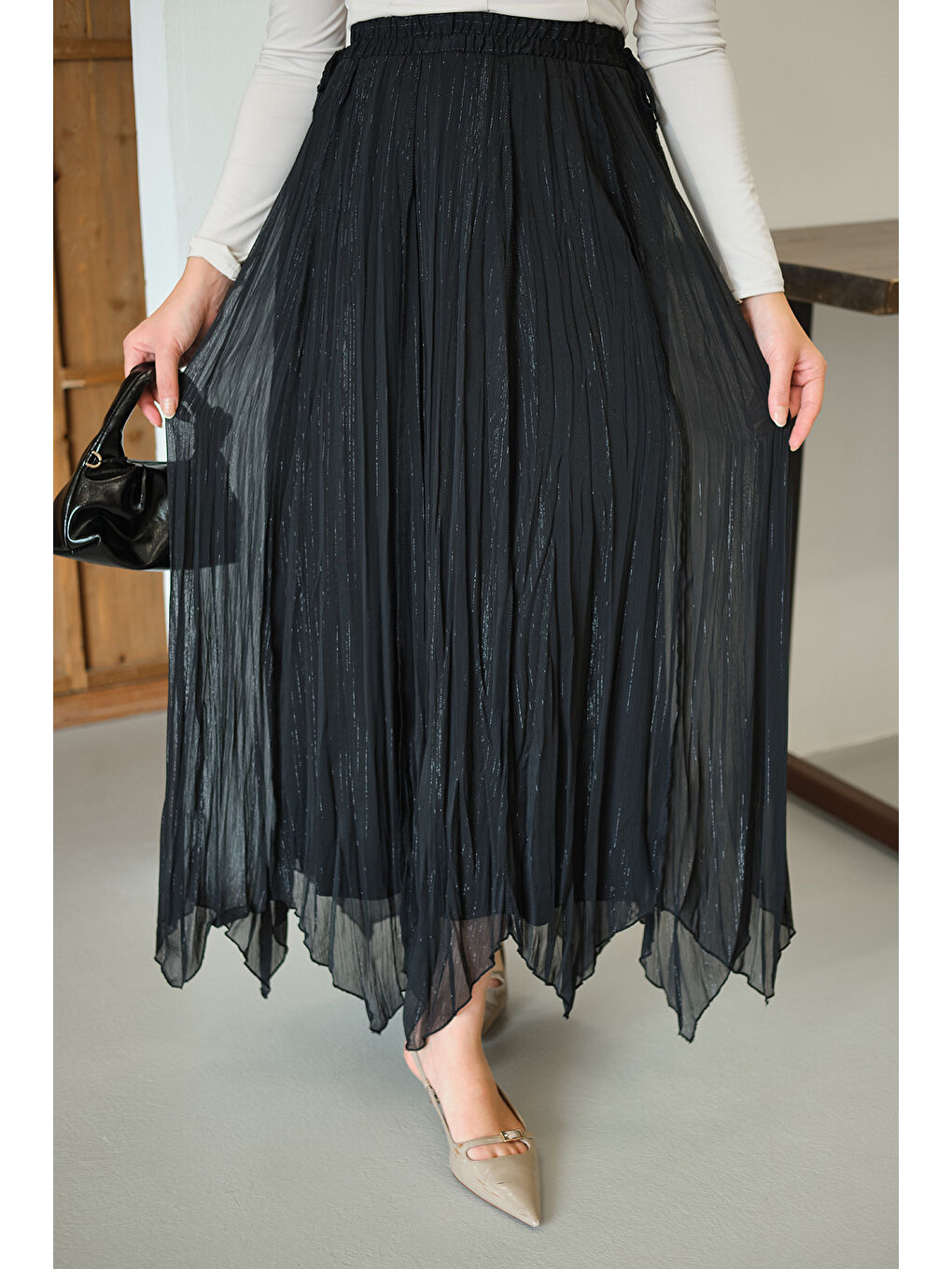 Kadın Yanları Bağcık Detay Simli Şifon Etek Siyah-4