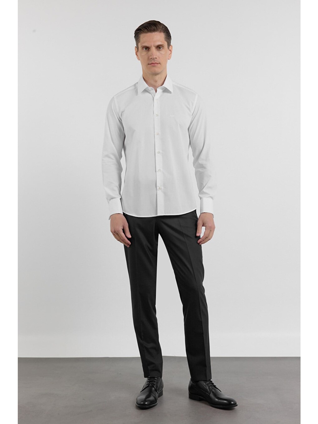 Beyaz Uzun Kol Sert Yaka Düz Pamuklu Slim Fit Gömlek 1004260059-1