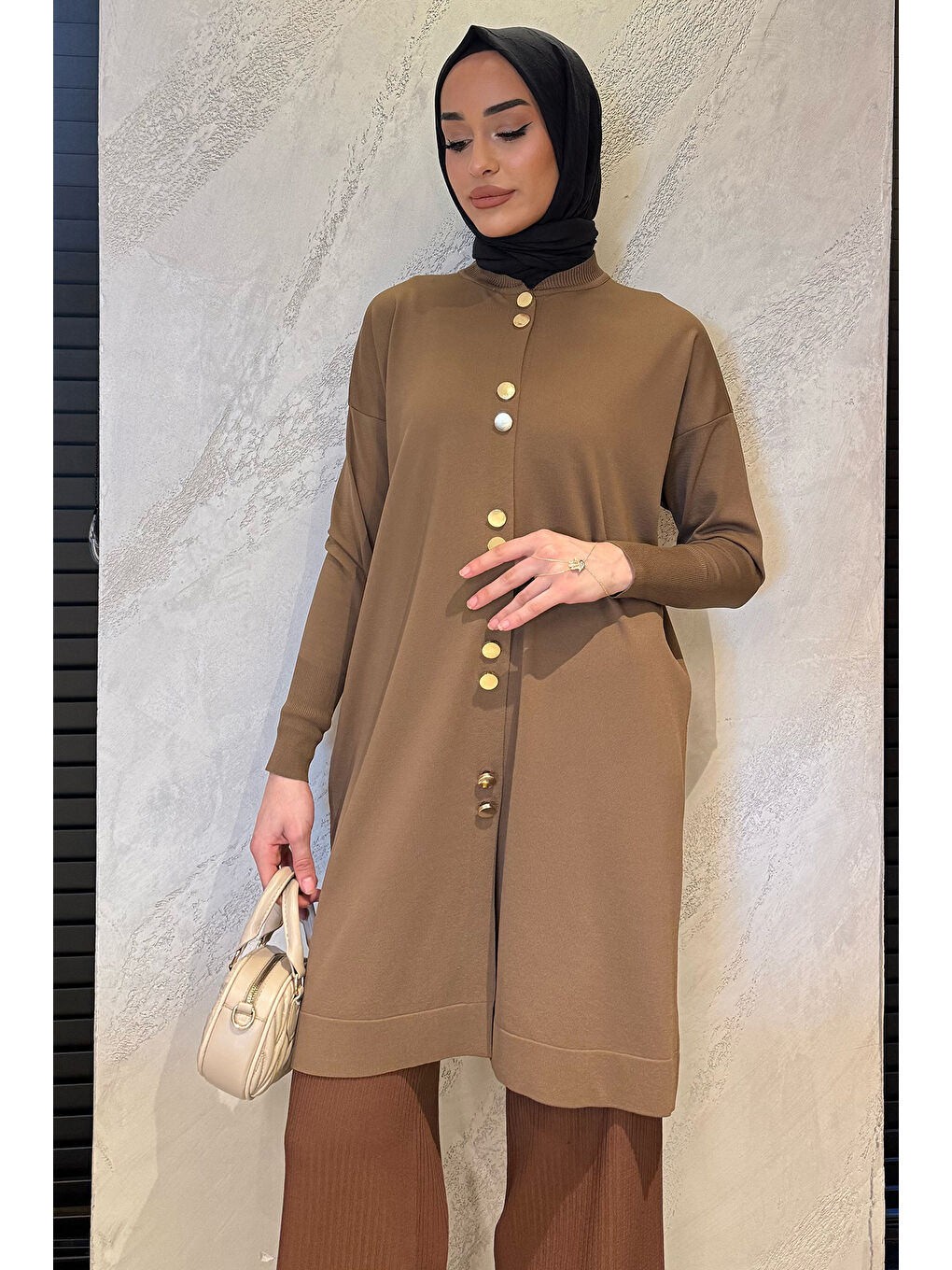 Bej Kadın Gold Düğme Detaylı Tesettür Triko Hırka-1