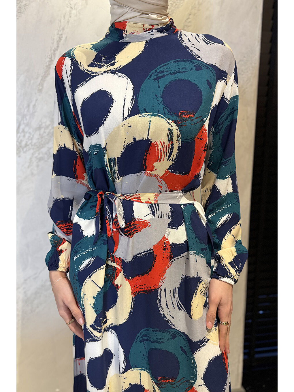 Lacivert Bel Bağlamalı Desenli Tesettür Viskon Elbise-4