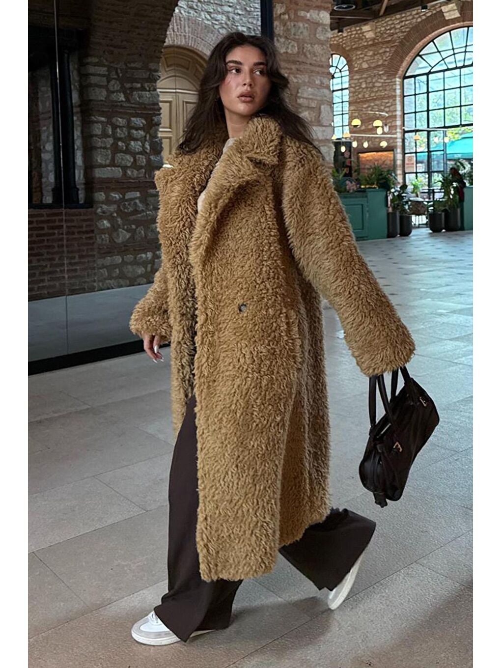 Kahverengi Pelüş Düğmeli Kadın Kaban Mg2516