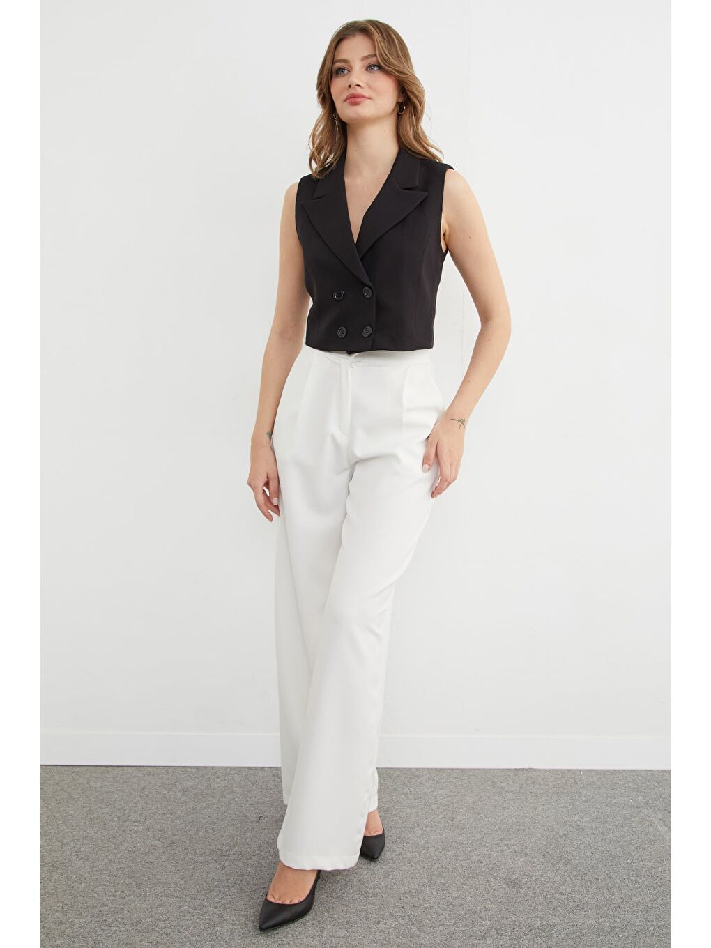 Siyah Düğmeli Kruvaze Yaka Yelek-2