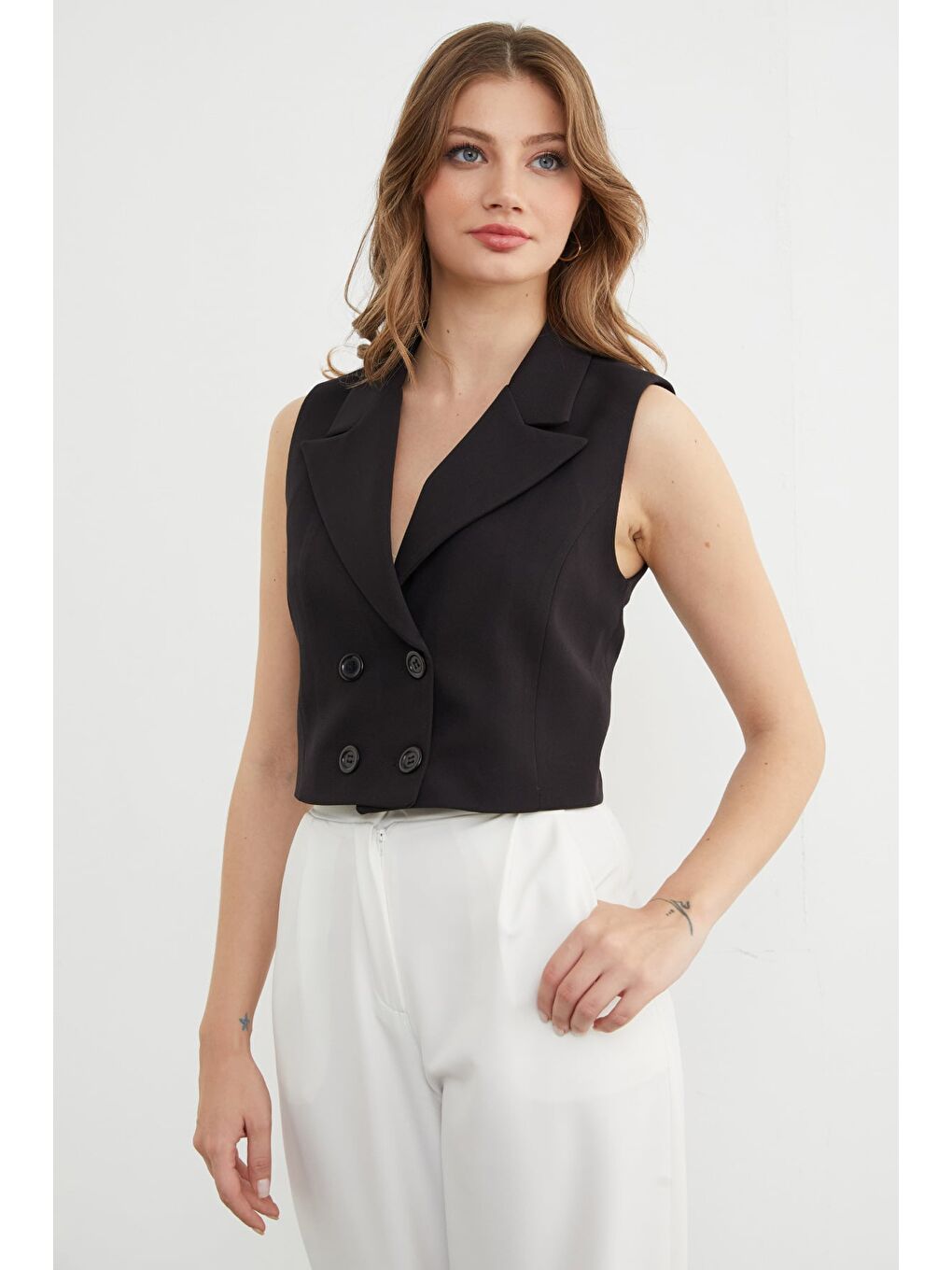 Siyah Düğmeli Kruvaze Yaka Yelek-3