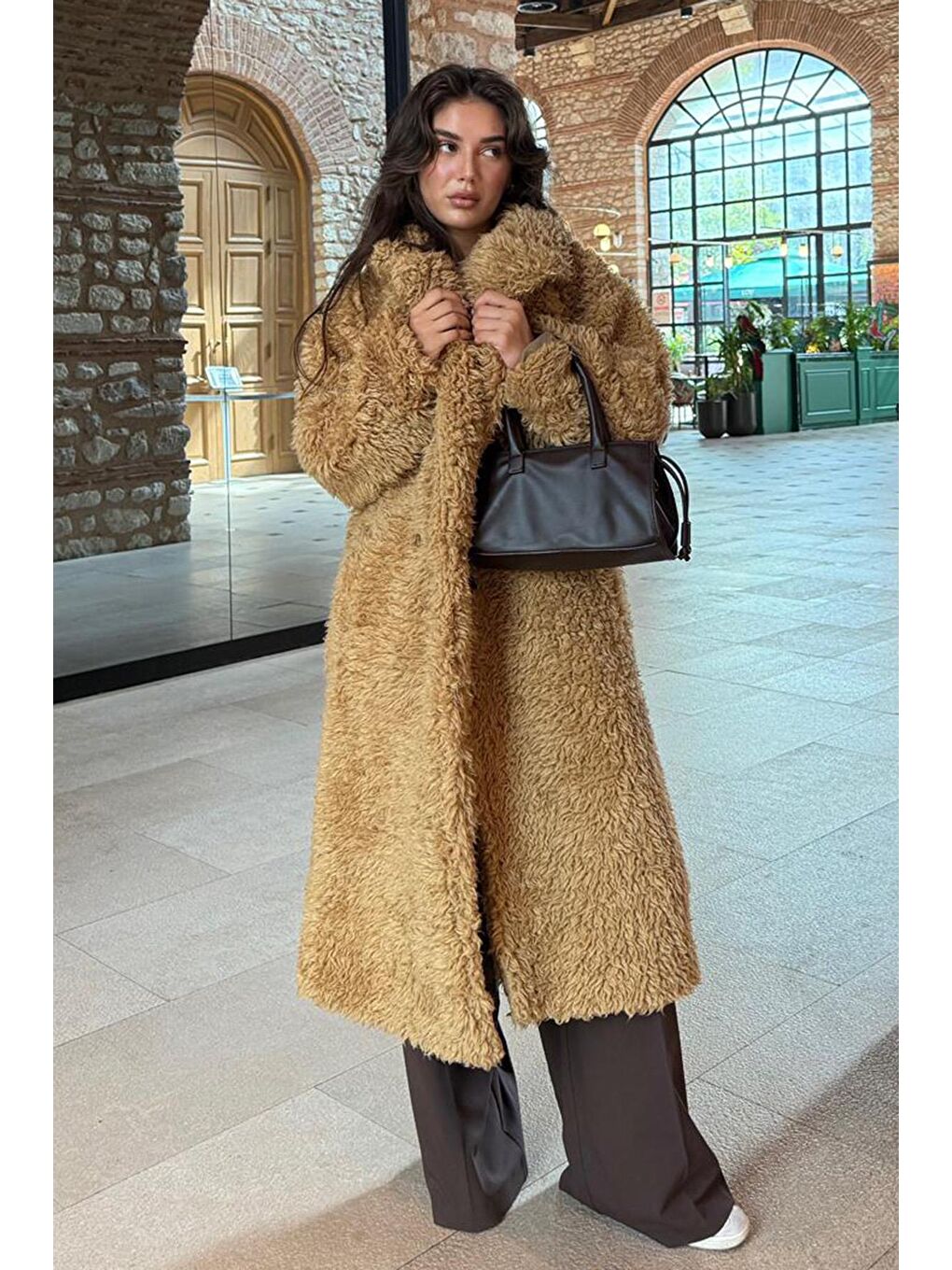 Kahverengi Pelüş Düğmeli Kadın Kaban Mg2516-1