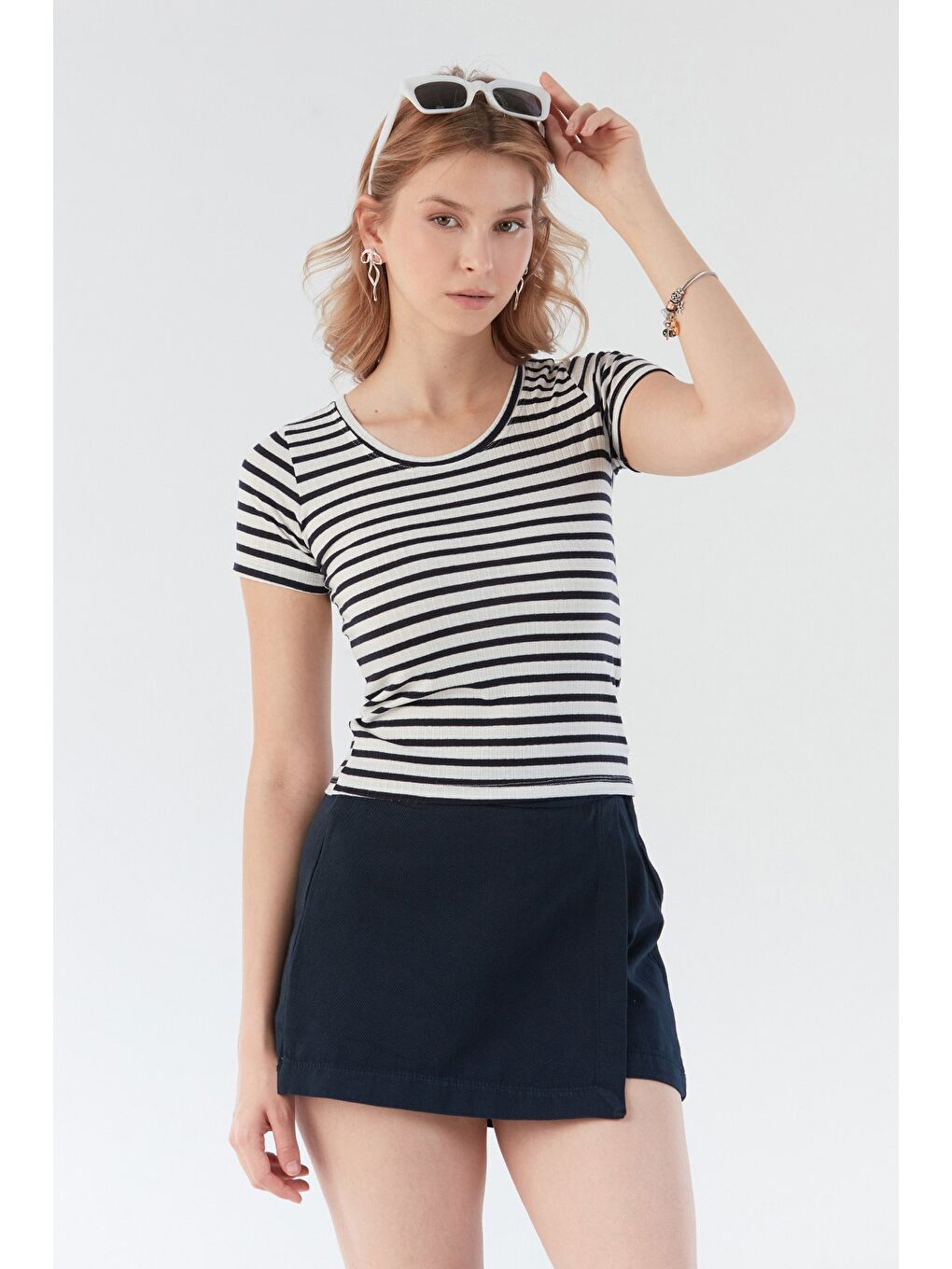 Lacivert Çizgili Bisiklet Yaka Tişört-1