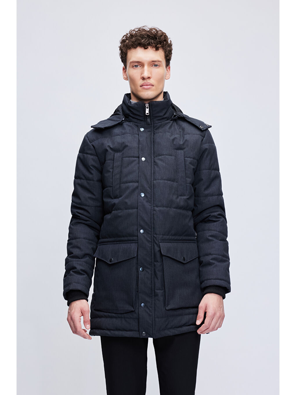 Siyah Dinamit Fit Hakim Yaka Desenli Kapitone Uzun Kapüşonlu Mont