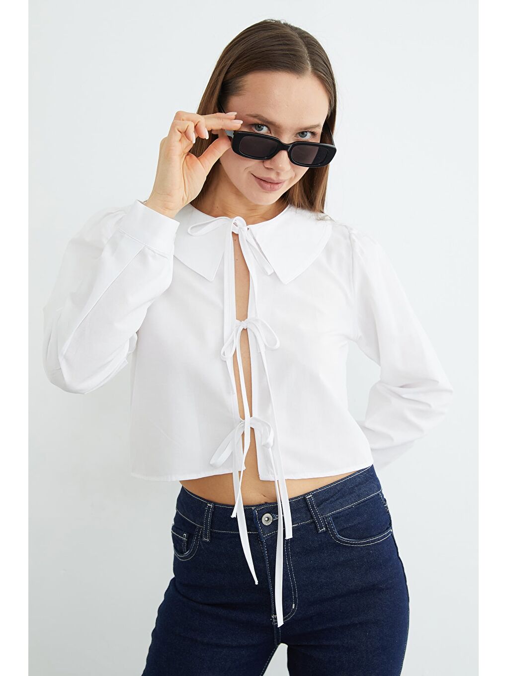 Beyaz Önden Bağlamalı Bebe Yaka Crop Bluz-1