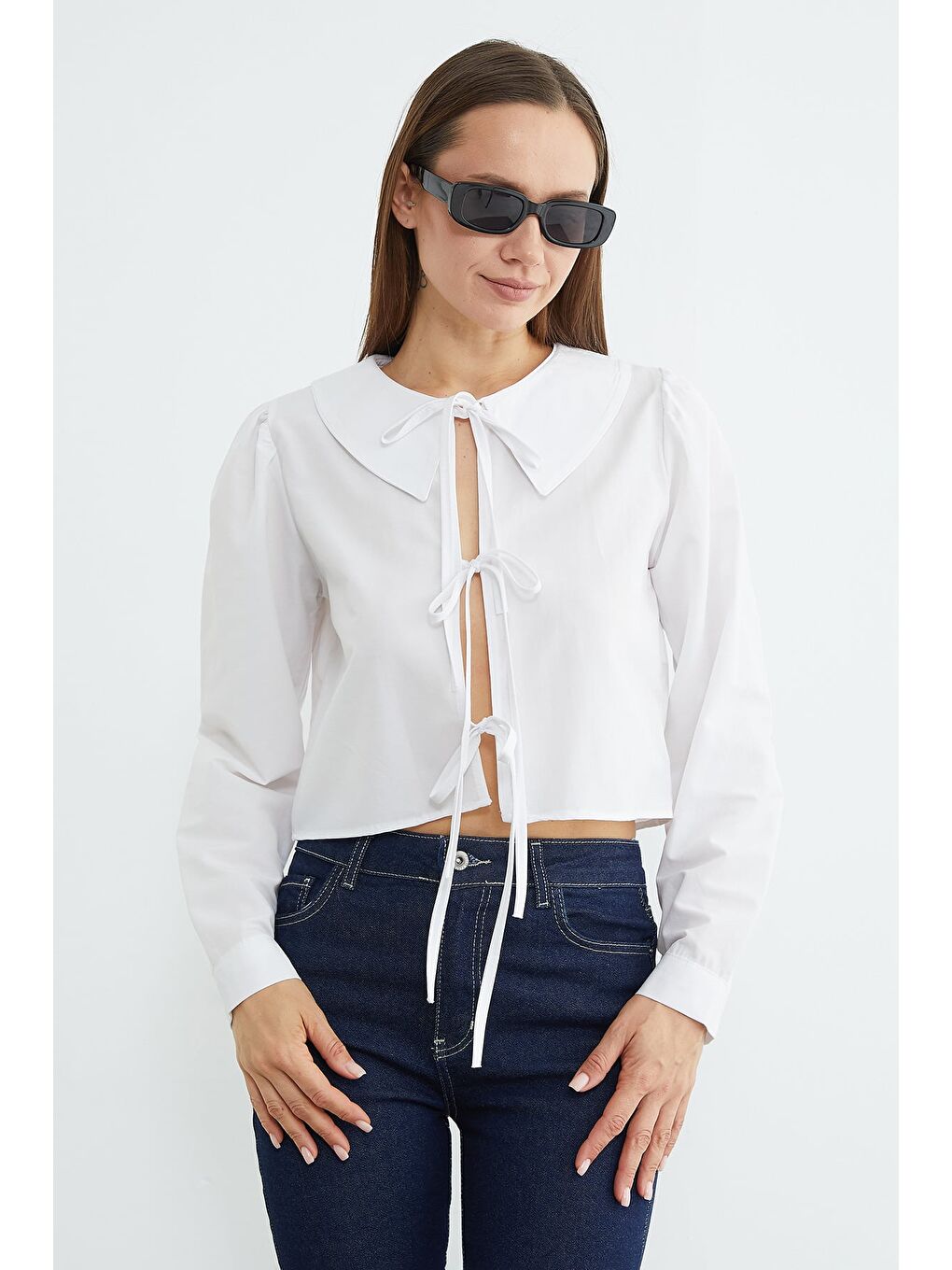 Beyaz Önden Bağlamalı Bebe Yaka Crop Bluz-3