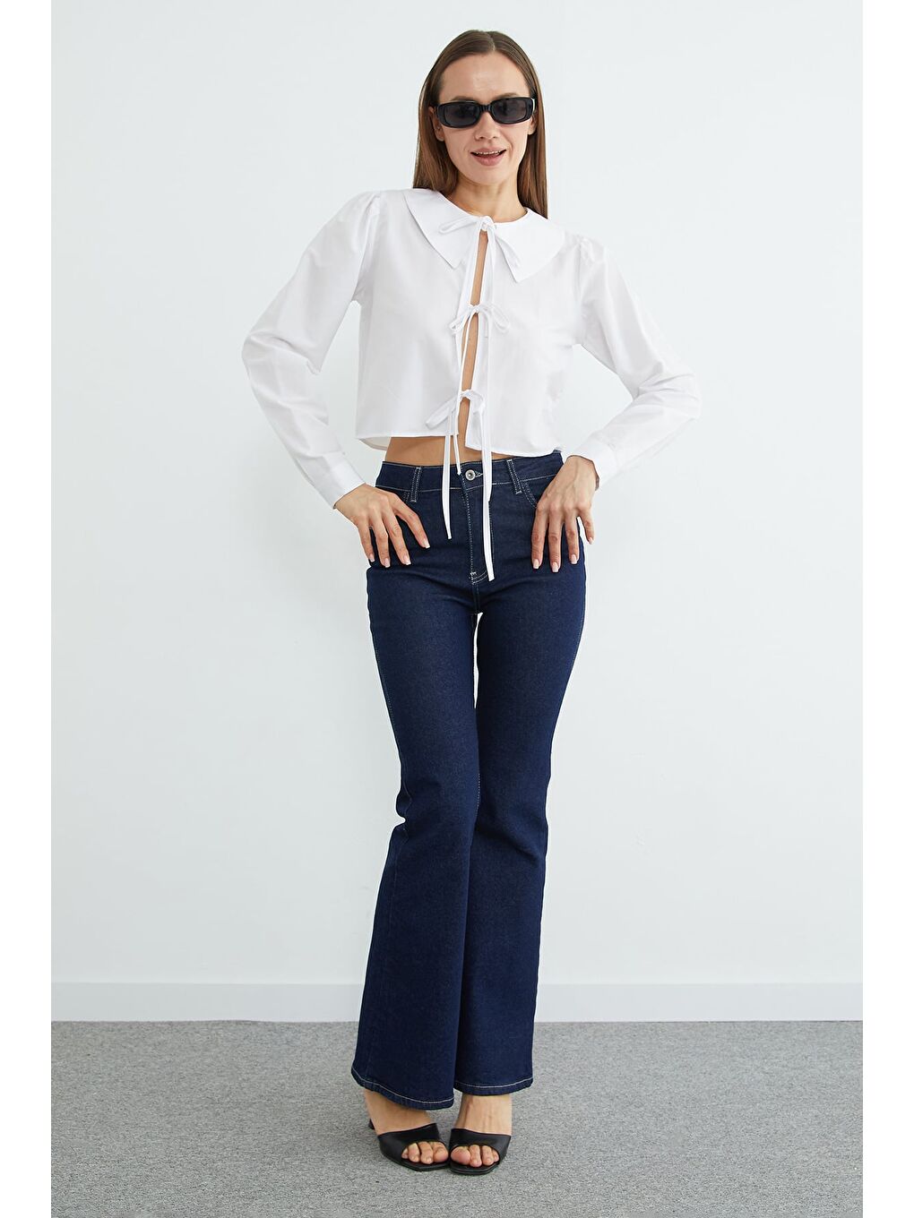 Beyaz Önden Bağlamalı Bebe Yaka Crop Bluz-4