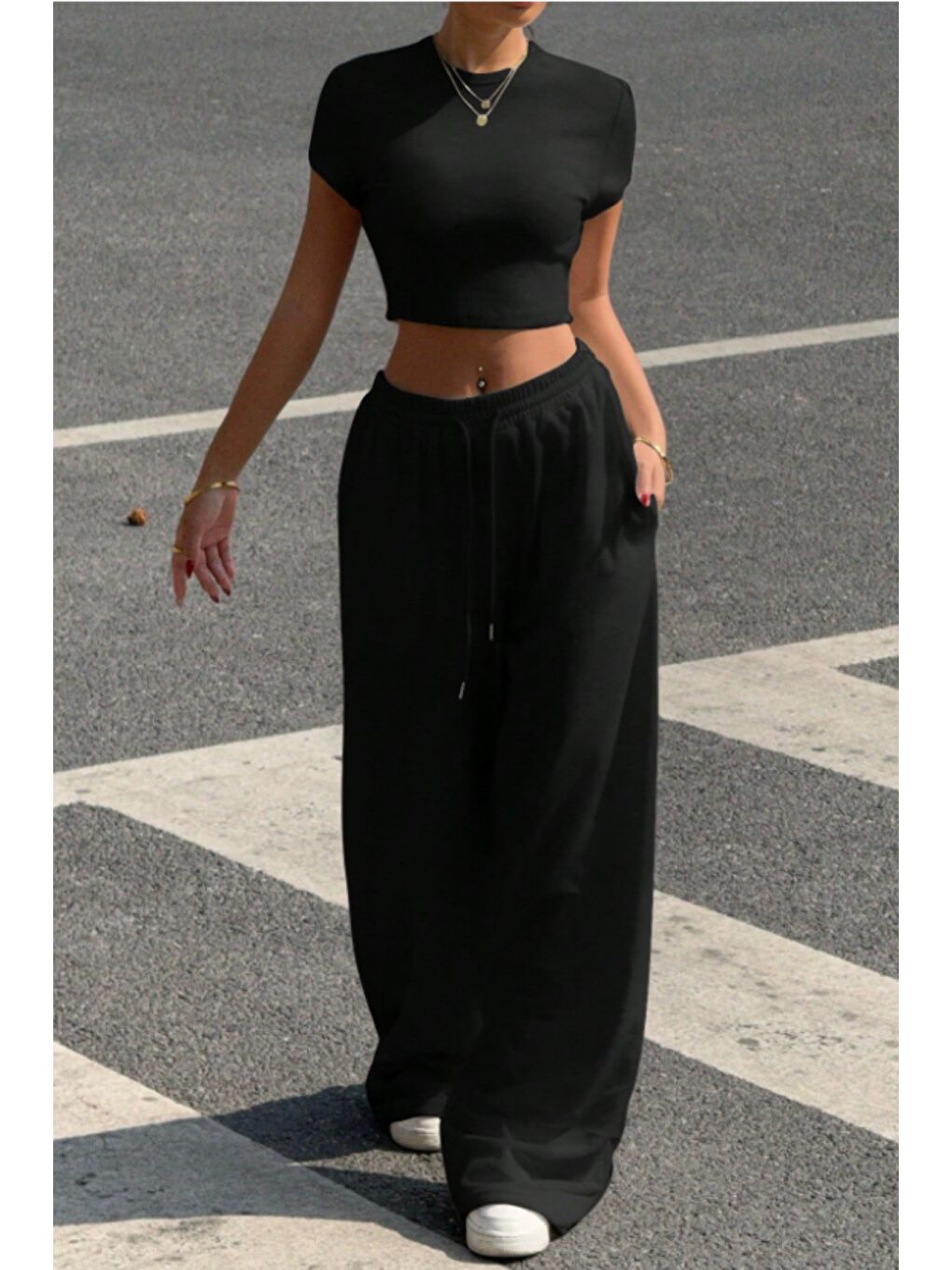 Siyah Kadın Crop Tişört ve Yüksek Bel Bol Paça Eşofman Altı Takımı Rahat Günlük Spor Kombin-2